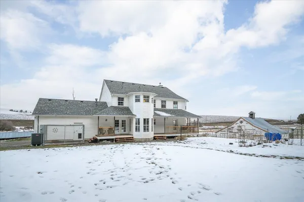 $760,000 | 32813 Highway 27, Fairfield, WA 99012