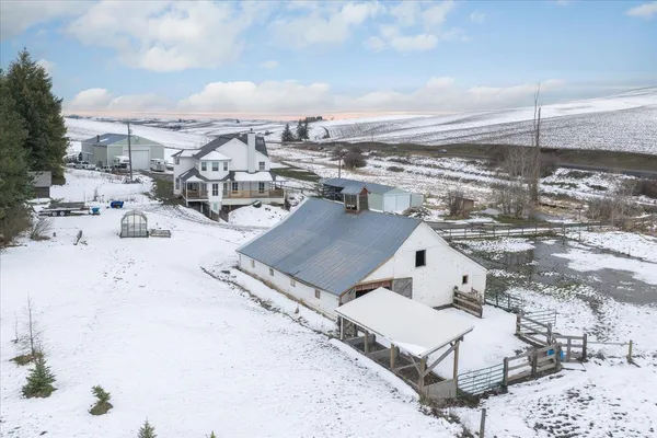 $760,000 | 32813 Highway 27, Fairfield, WA 99012