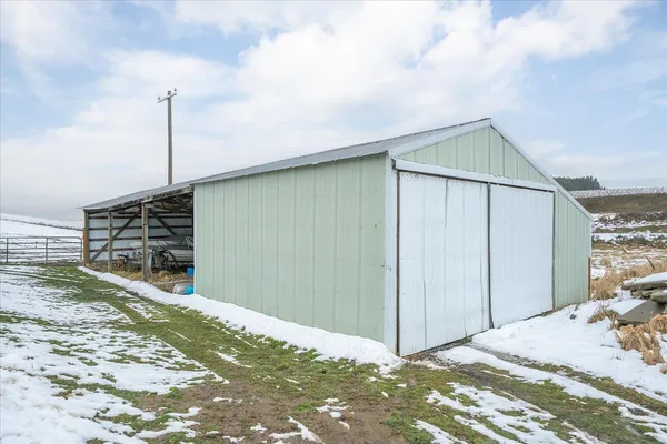 $760,000 | 32813 Highway 27, Fairfield, WA 99012