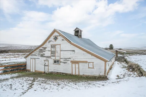 $760,000 | 32813 Highway 27, Fairfield, WA 99012