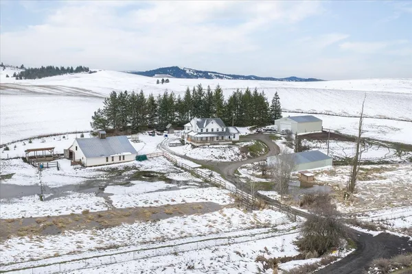 $760,000 | 32813 Highway 27, Fairfield, WA 99012