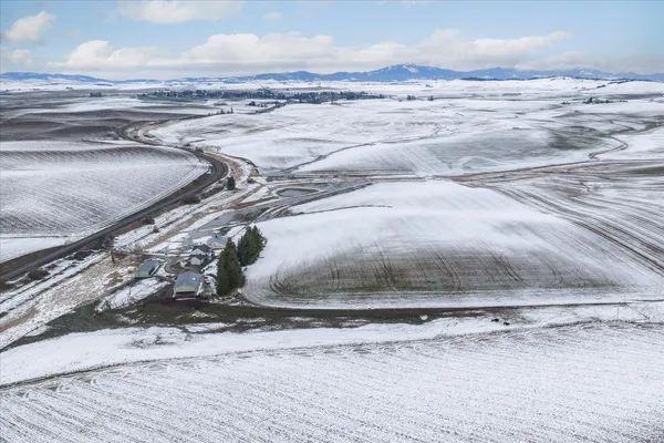 $760,000 | 32813 Highway 27, Fairfield, WA 99012