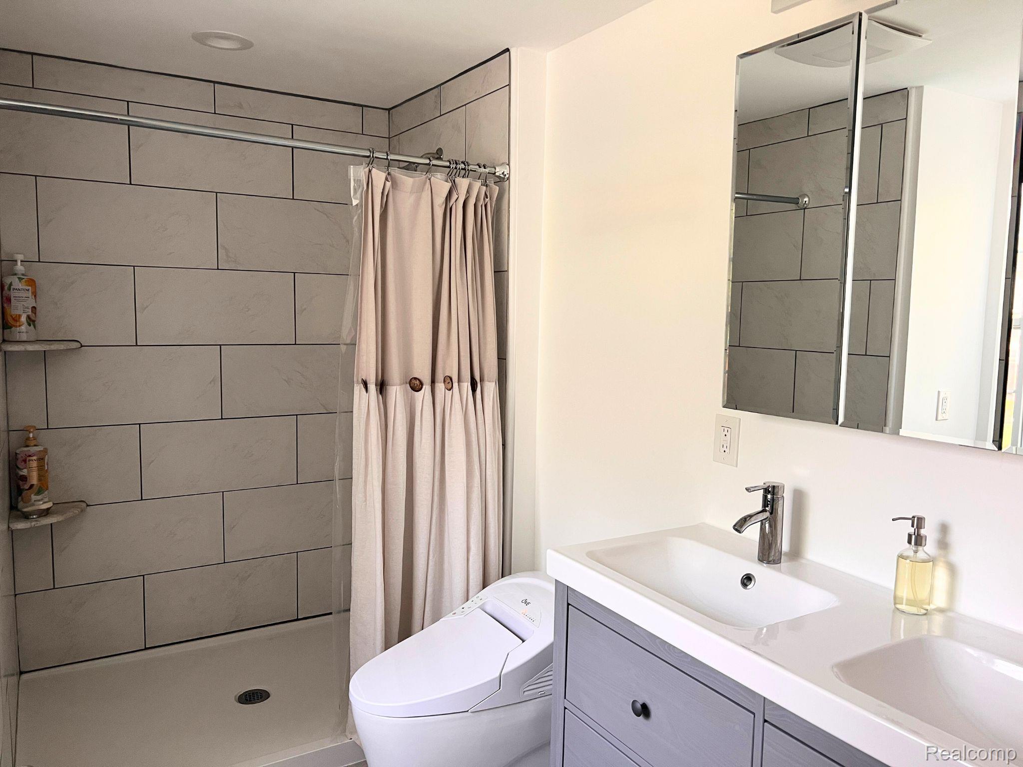 528 Pinehurst Drive Rochester, MI 48309 - Photo 17 of 24 Gallery Image 17