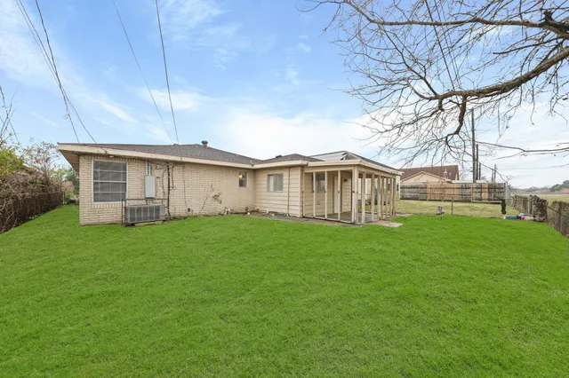 $1,525 | 6806 Woodrow Street, Texas City, TX 77591