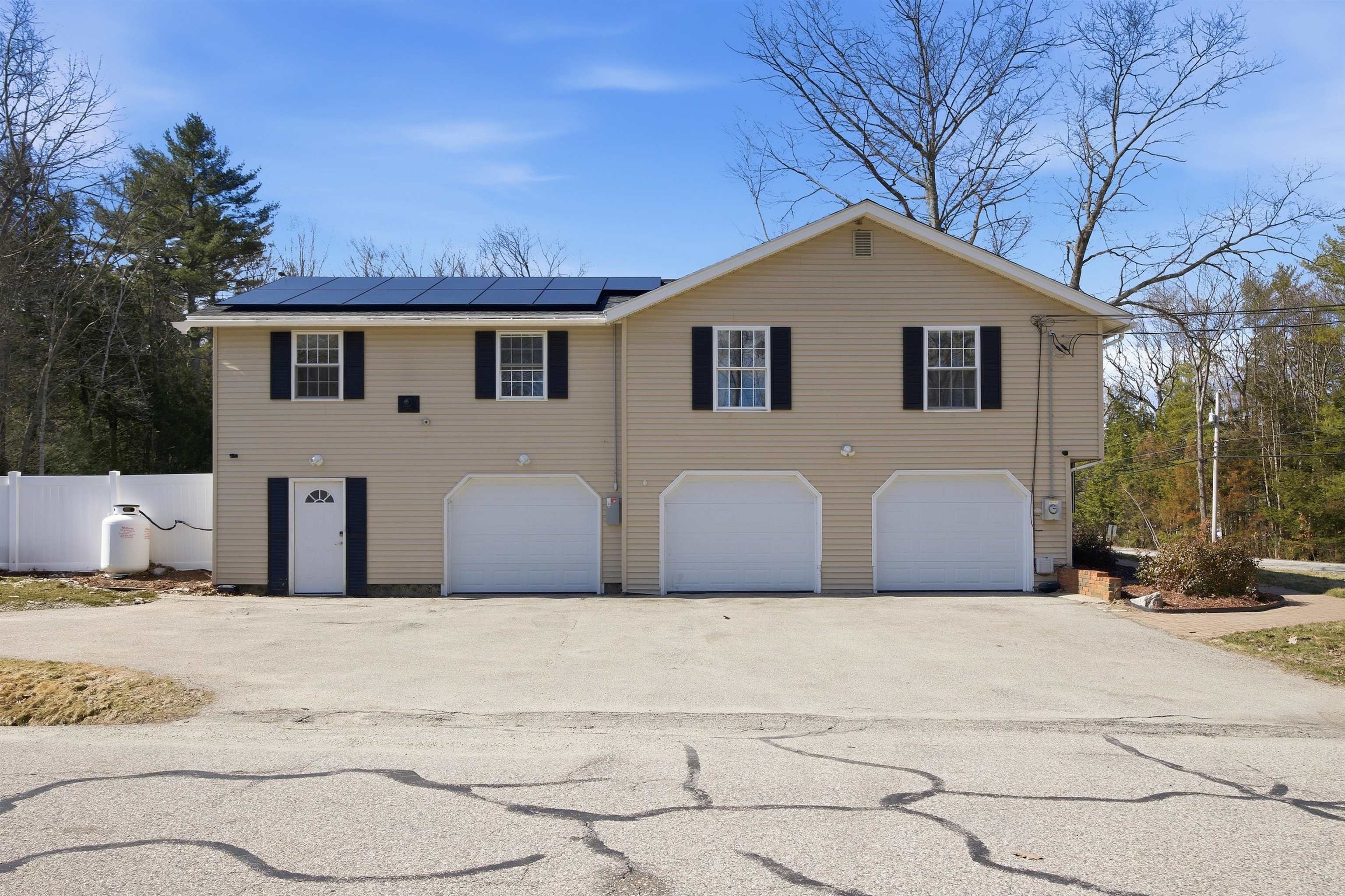 38 Vernon Avenue Rochester, NH 03867 - Photo 3 of 60