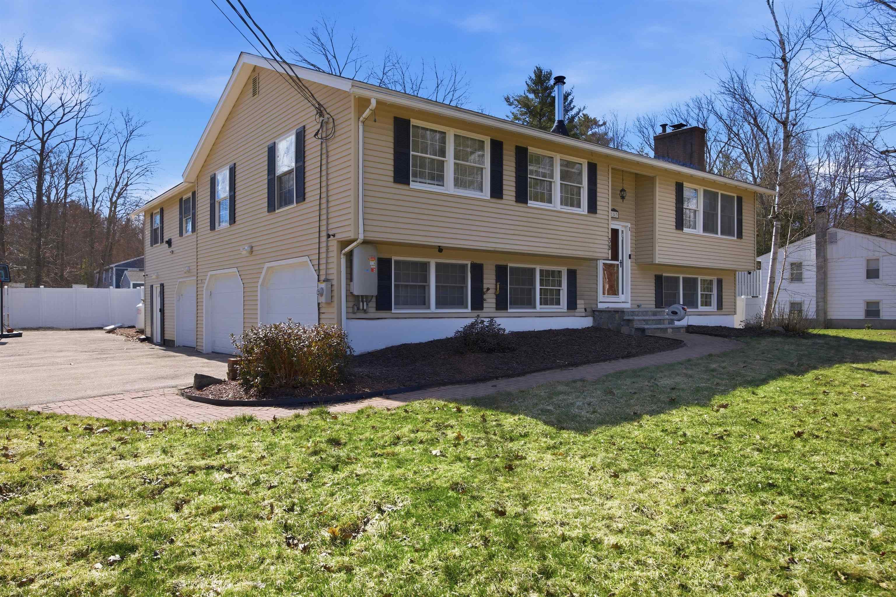 38 Vernon Avenue Rochester, NH 03867 - Photo 4 of 60