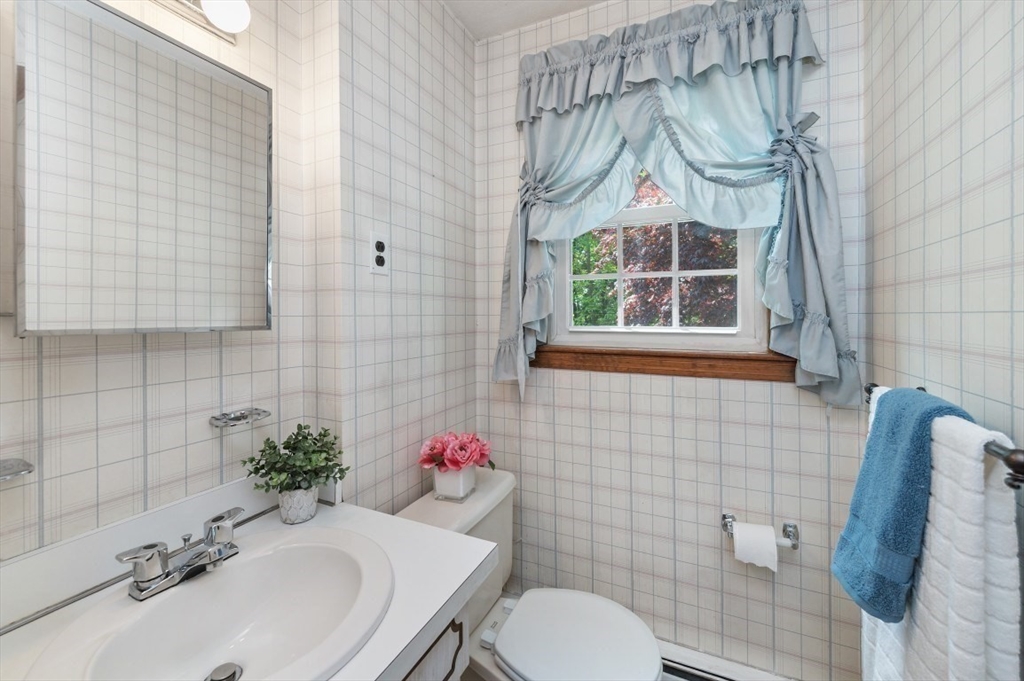 64 Hillcrest Road Waltham, MA 02451 - Photo 15 of 33 Gallery Image 15