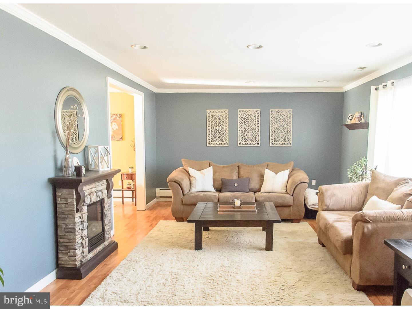 212 Suffolk Road Fairless Hills, PA 19030 - Photo 3 of 25 Living Room