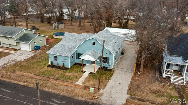 $264,000 | 225 East Macoupin Street, Staunton, IL 62088