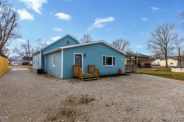 $264,000 | 225 East Macoupin Street, Staunton, IL 62088