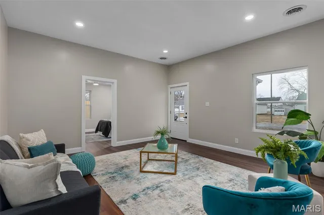 $264,000 | 225 East Macoupin Street, Staunton, IL 62088