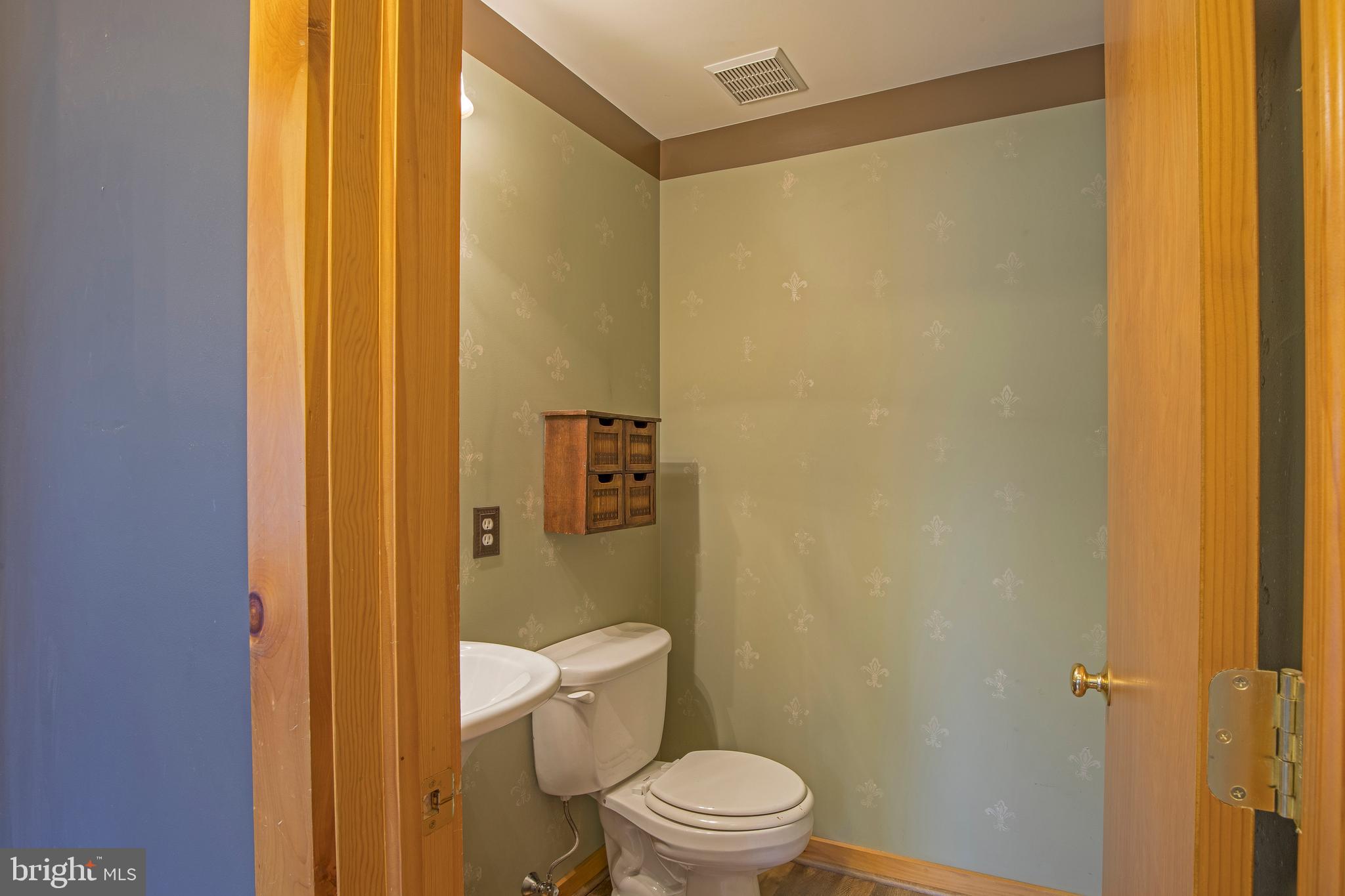 16 Iron Bridge Road Pipersville, PA 18947 - Photo 26 of 68 Powder Room off Kitchen