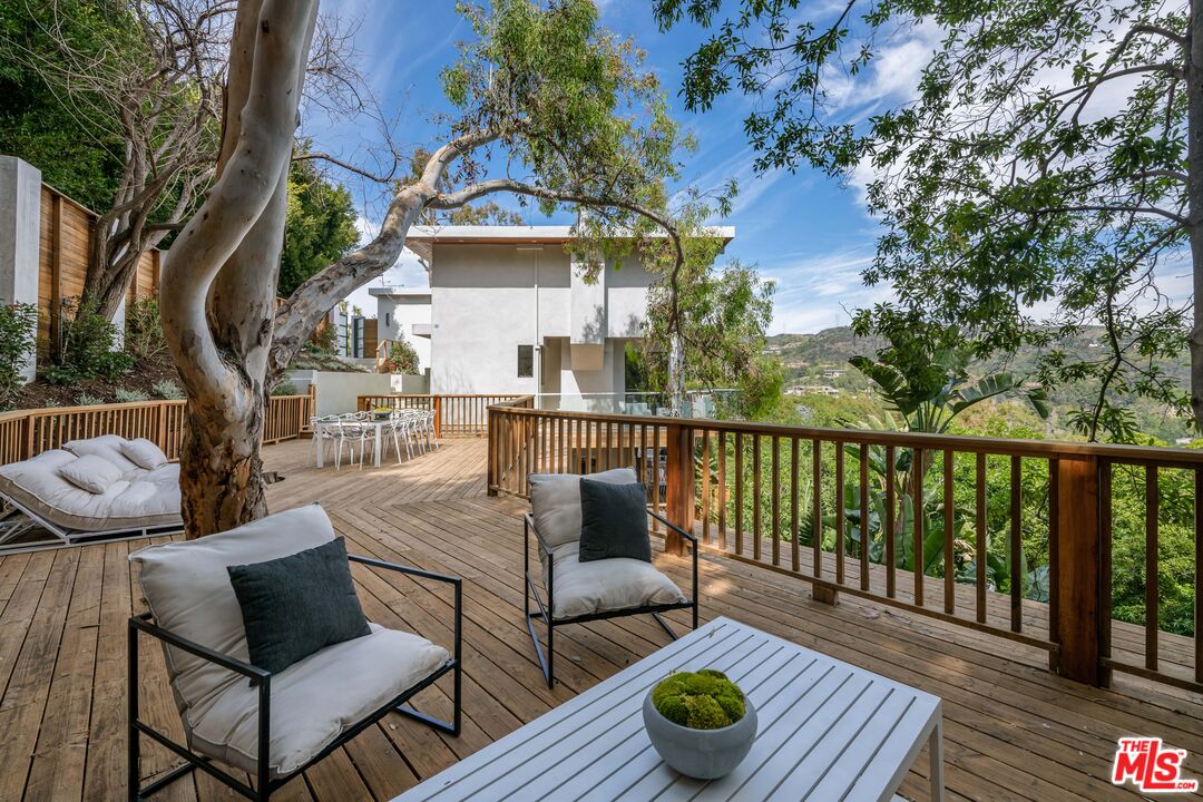 2000 Westridge Road Los Angeles, CA 90049 - Photo 19 of 24 Gallery Image 19