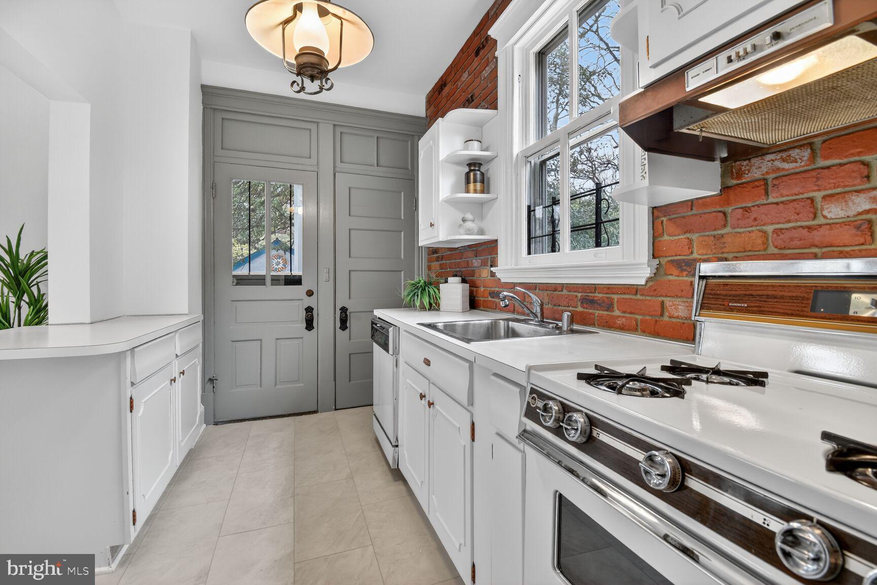 2322 37th Street Northwest Washington, DC 20007 - Photo 12 of 51