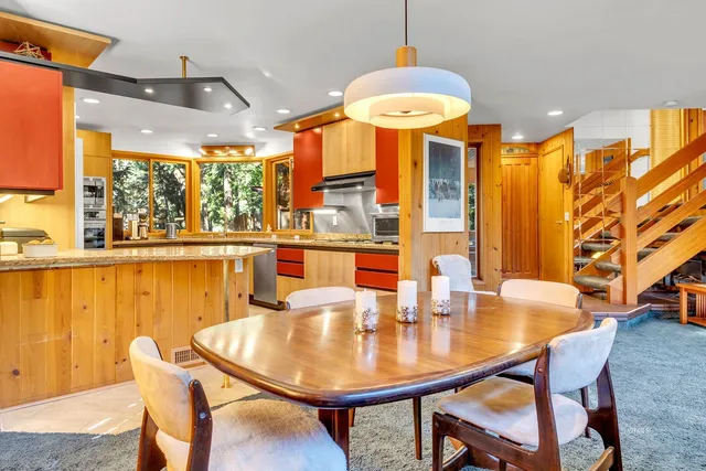 a view of a entryway door of the house