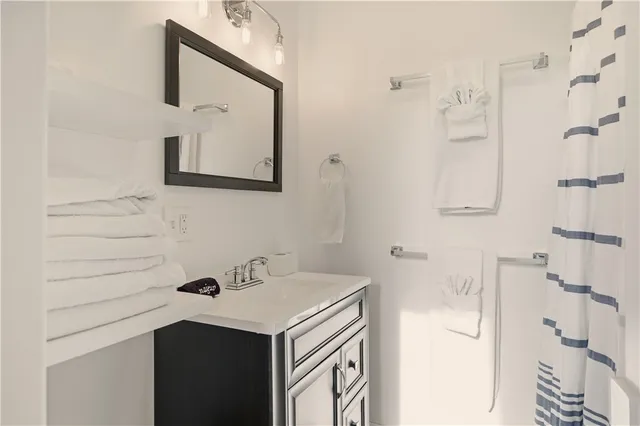 $3,050 | 38 Pope Street, Unit 2, Newport, RI 02840