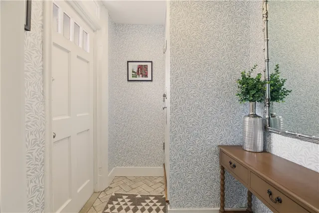 $3,050 | 38 Pope Street, Unit 2, Newport, RI 02840