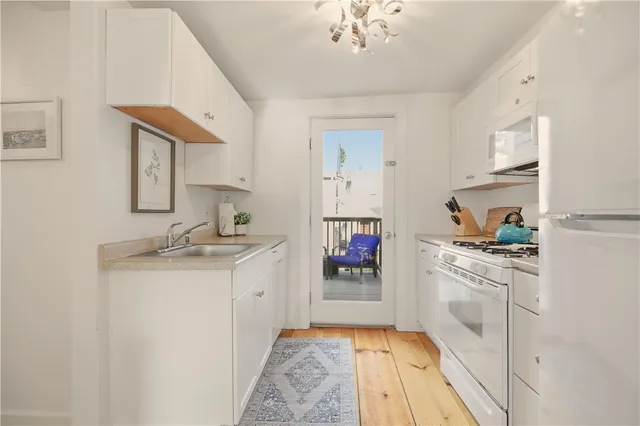 $3,050 | 38 Pope Street, Unit 2, Newport, RI 02840