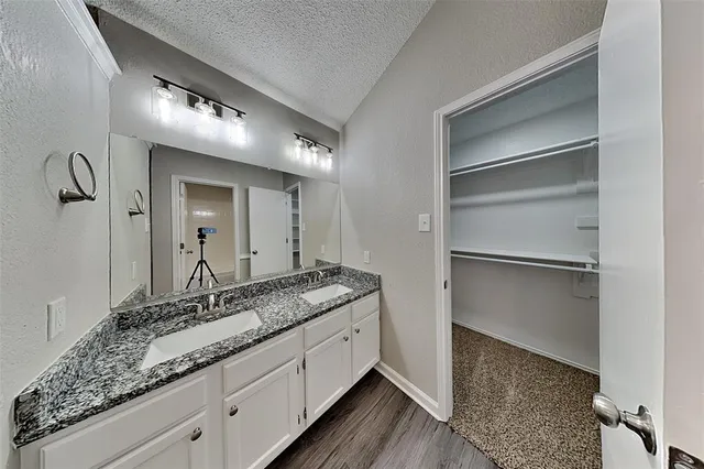 $2,000 | 205 Valley Spring Drive, Arlington, TX 76018