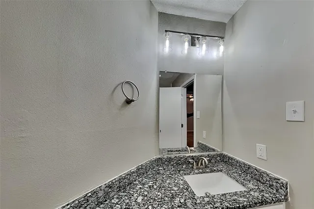 $2,000 | 205 Valley Spring Drive, Arlington, TX 76018