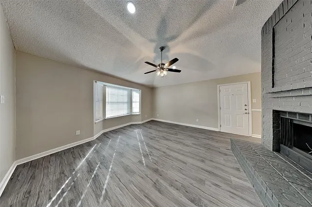 $2,000 | 205 Valley Spring Drive, Arlington, TX 76018