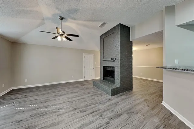 $2,000 | 205 Valley Spring Drive, Arlington, TX 76018