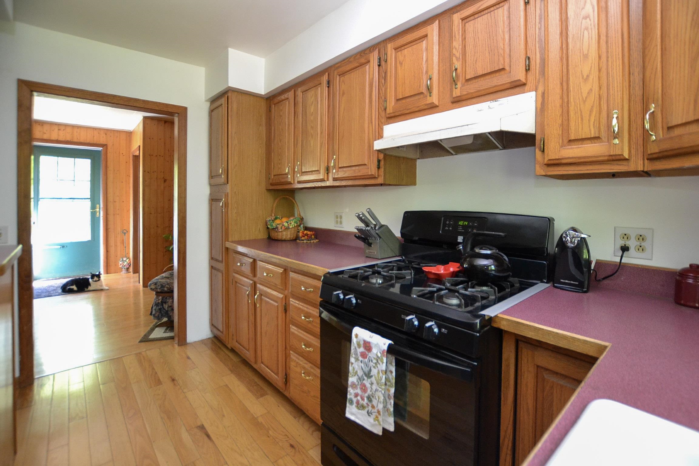 492 Curve Hill Road Colchester, VT 05446 - Photo 11 of 58