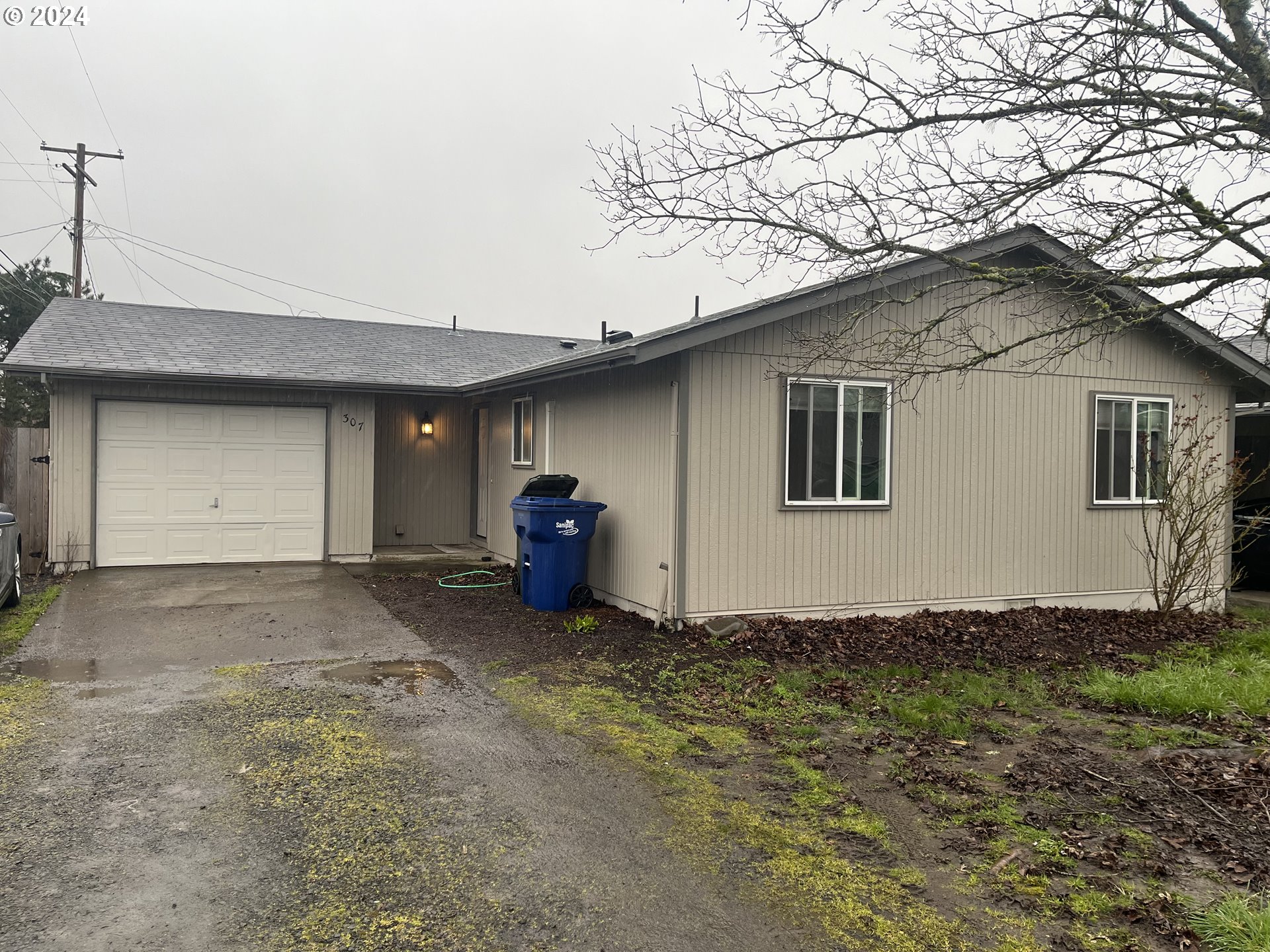 307 32nd Street Springfield, OR 97478 - Photo 1 of 8 a house with trees in the background