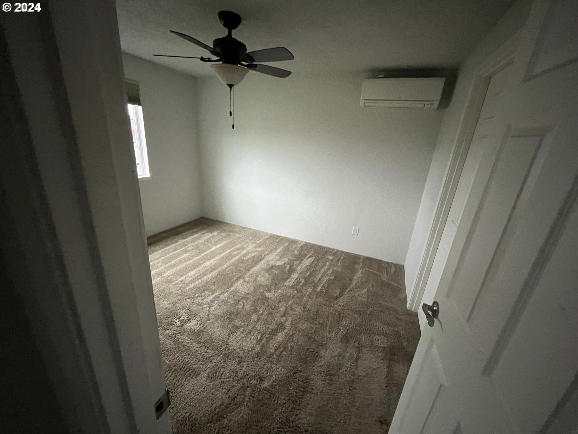 307 32nd Street Springfield, OR 97478 - Photo 5 of 8 a view of an empty room
