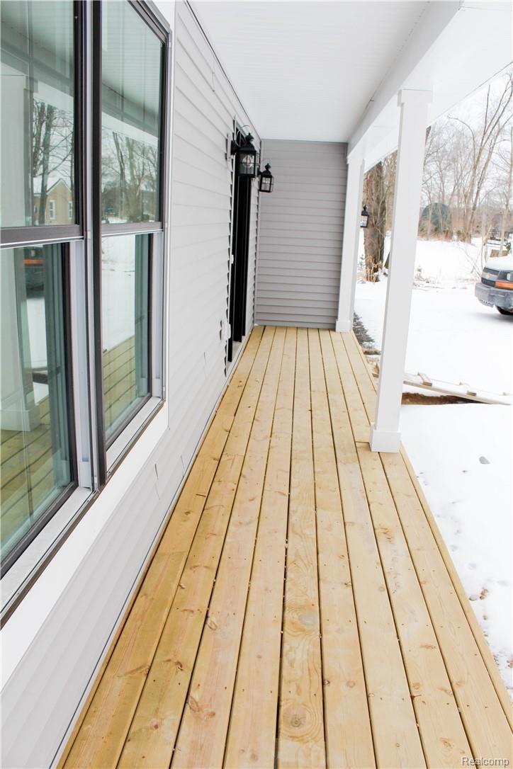 98 North Baldwin Road Oxford, MI 48371 - Photo 26 of 33 Great front porch