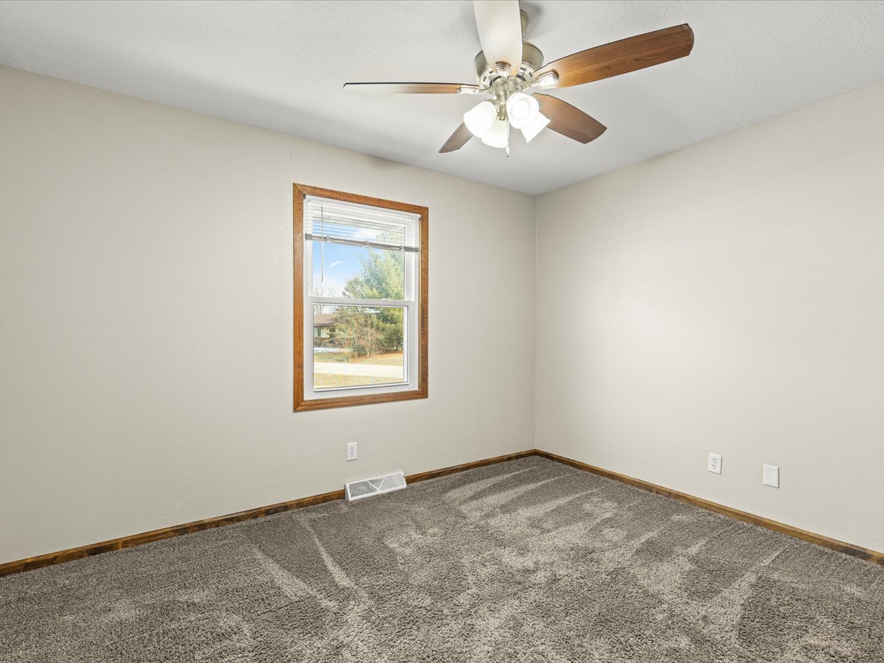 4361 Pfister Lane Roscoe, IL 61073 - Photo 19 of 41 an empty room with a window and a fan