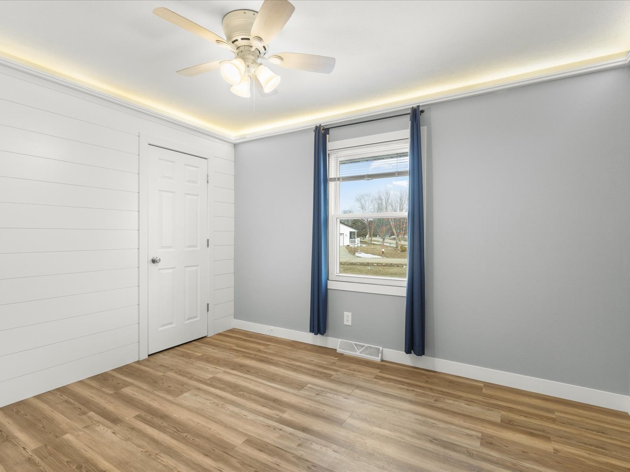 4361 Pfister Lane Roscoe, IL 61073 - Photo 21 of 41 a view of empty room with window and ceiling fan