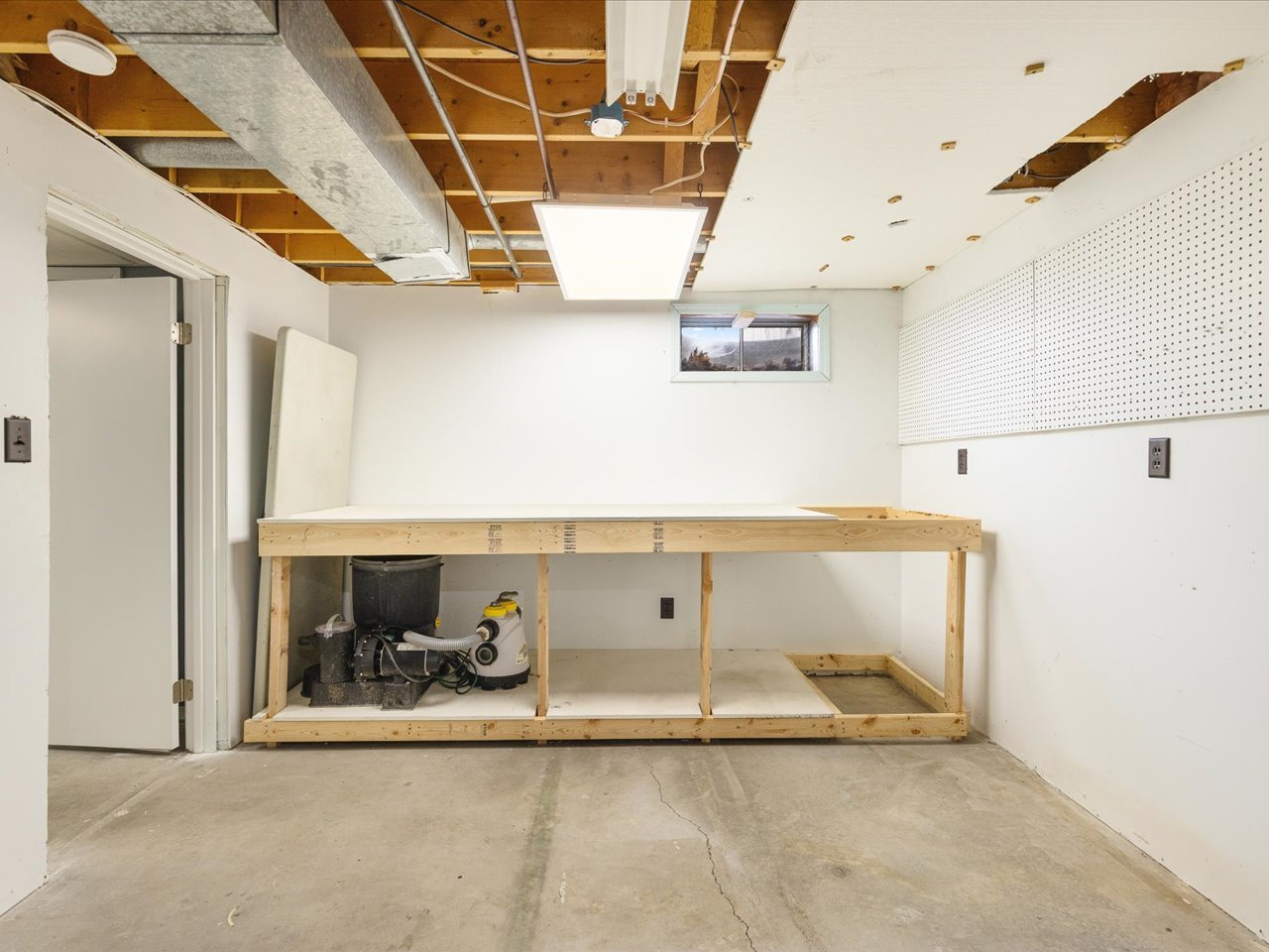 4361 Pfister Lane Roscoe, IL 61073 - Photo 28 of 41 a view of a storage & utility room