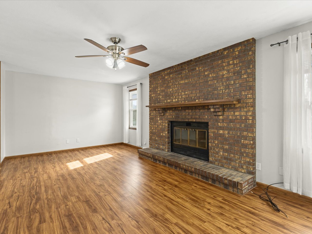 4361 Pfister Lane Roscoe, IL 61073 - Photo 8 of 41 a view of empty room with wooden floor and fan