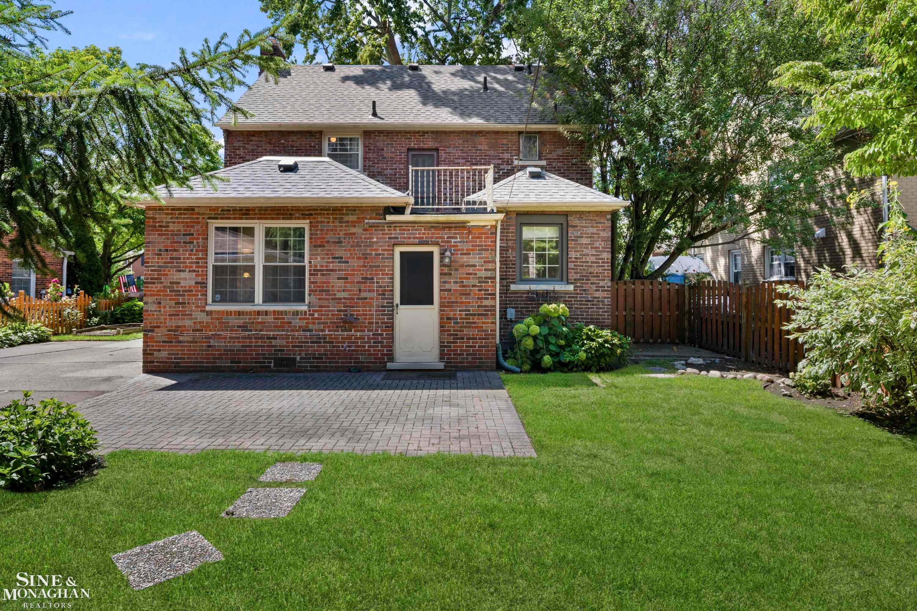 818 Cadieux Road Grosse Pointe, MI 48230 - Photo 34 of 41 Gallery Image 34