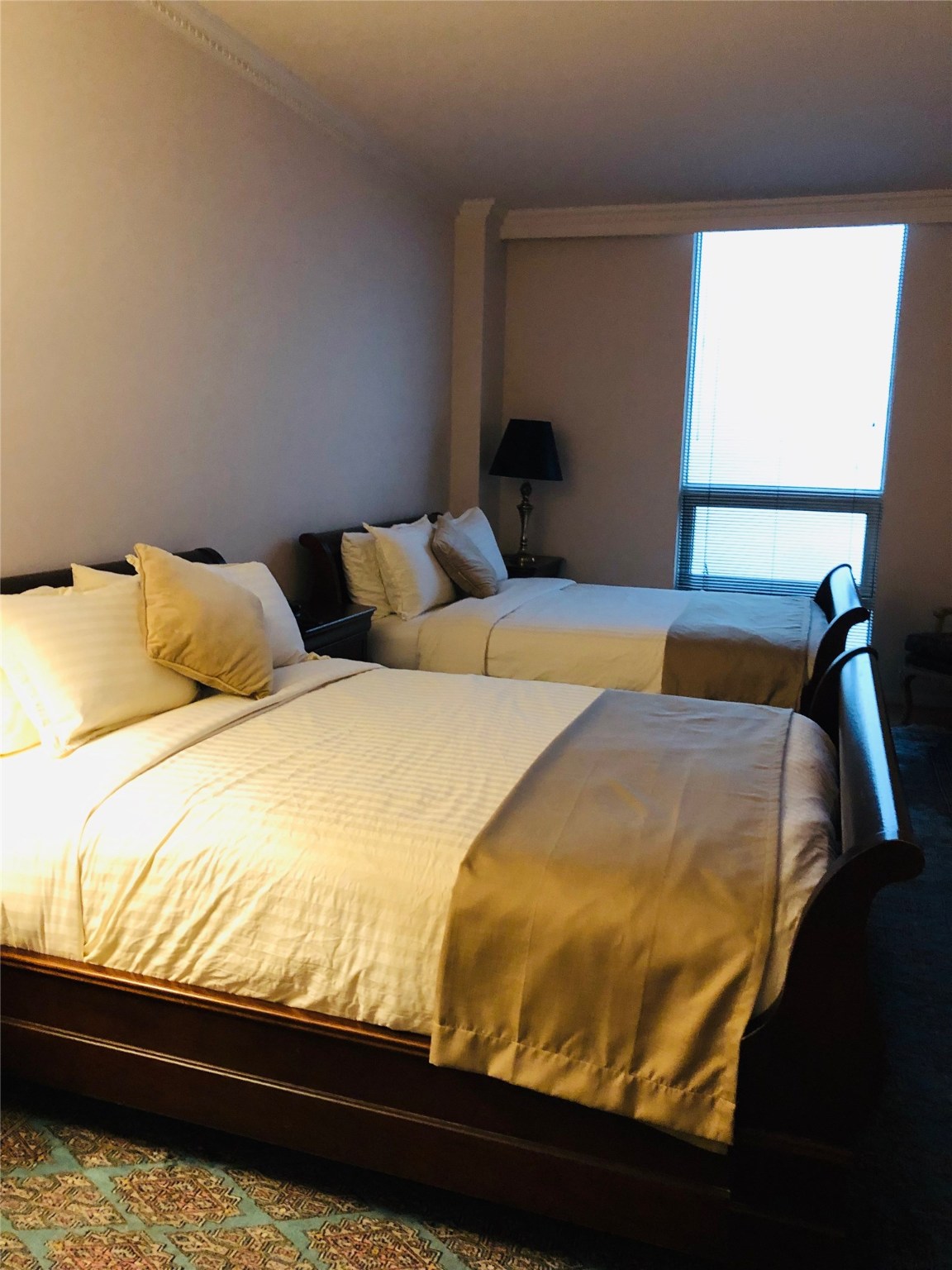 5110 San Felipe Street, Unit 273 Houston, TX 77056 - Photo 11 of 19 a bedroom with a bed and window