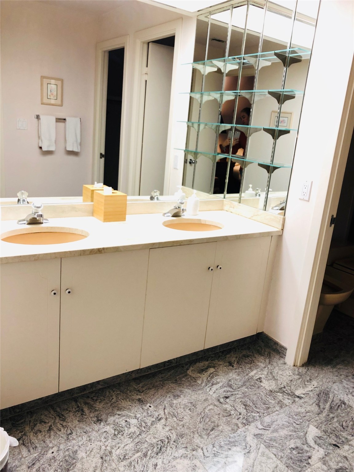 5110 San Felipe Street, Unit 273 Houston, TX 77056 - Photo 12 of 19 a bathroom with a sink and a mirror