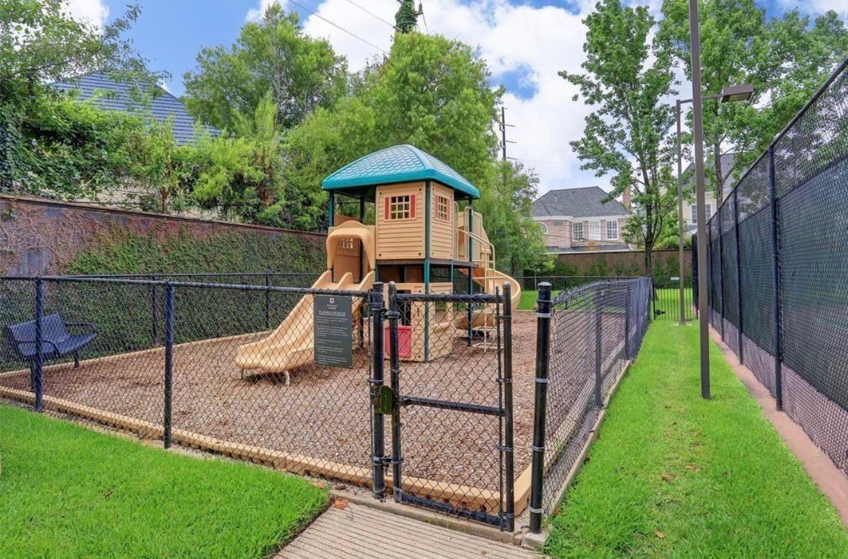 5110 San Felipe Street, Unit 273 Houston, TX 77056 - Photo 17 of 19 a view of a house with backyard