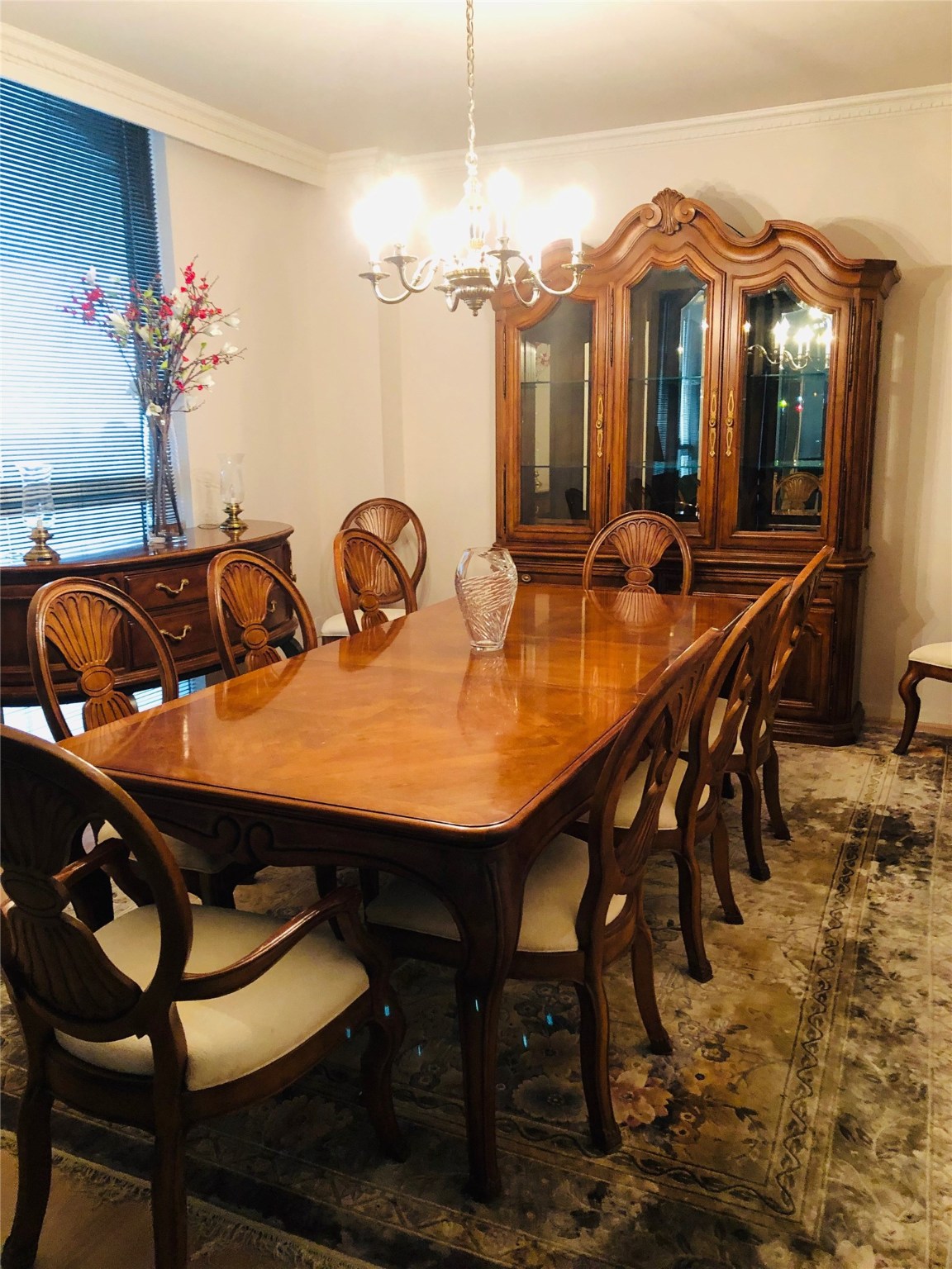 5110 San Felipe Street, Unit 273 Houston, TX 77056 - Photo 4 of 19 a view of a dining room with furniture and chandelier
