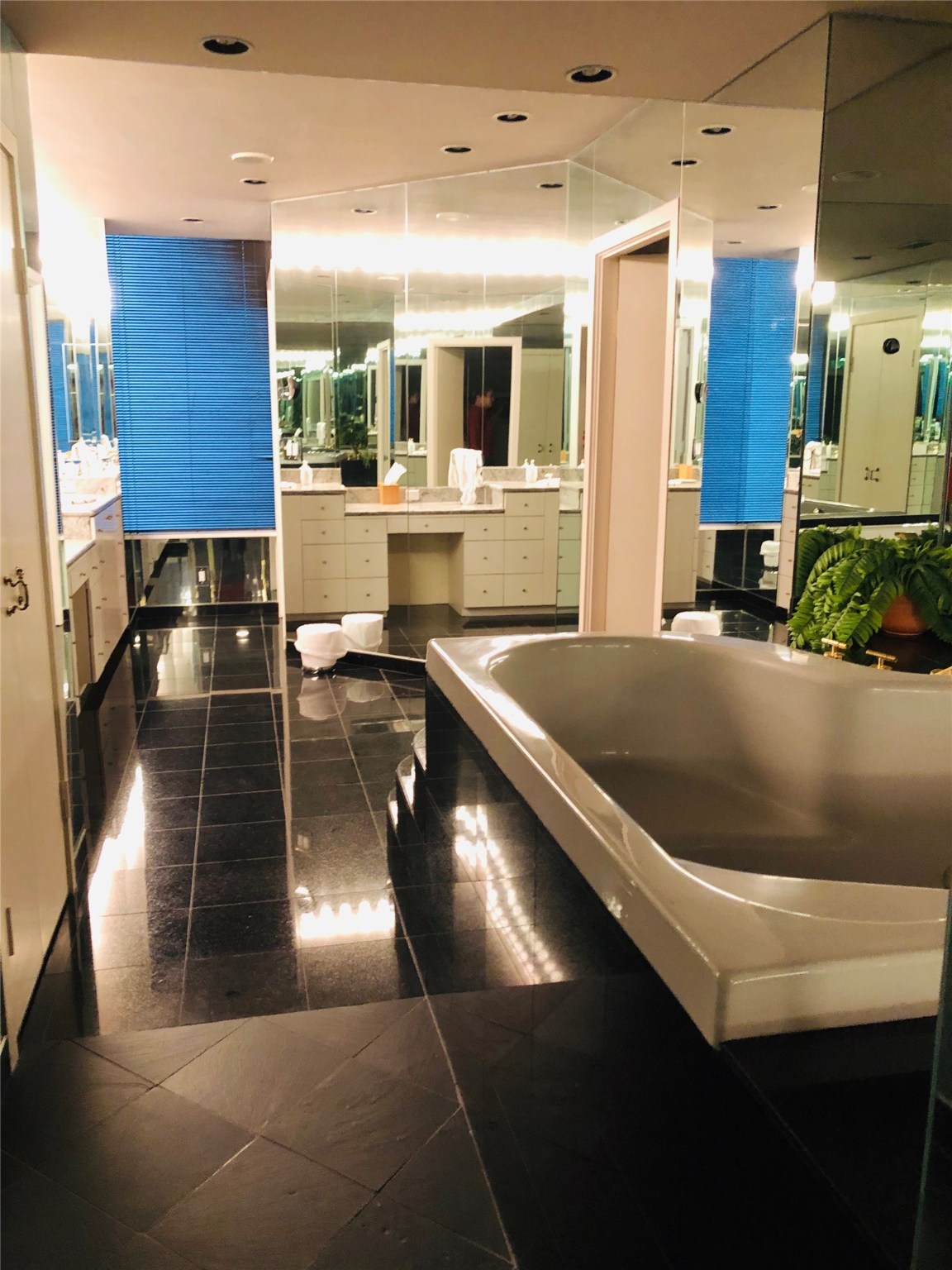 5110 San Felipe Street, Unit 273 Houston, TX 77056 - Photo 8 of 19 a living room with stainless steel appliances kitchen island granite countertop a living room