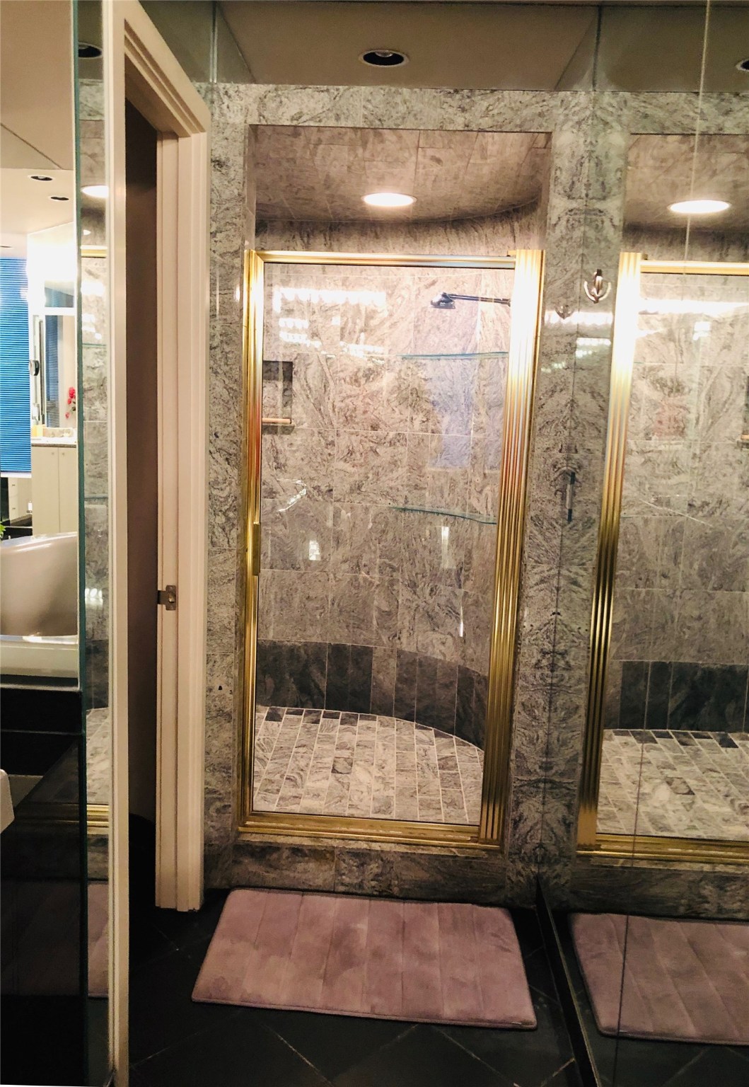 5110 San Felipe Street, Unit 273 Houston, TX 77056 - Photo 10 of 19 a bathroom with a shower