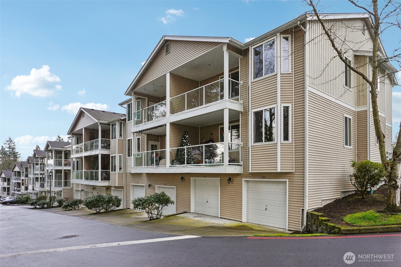 2800 Southeast 8th Street, Unit 2132 Renton, WA 98058 - Photo 2 of 24 a front view of a building with street