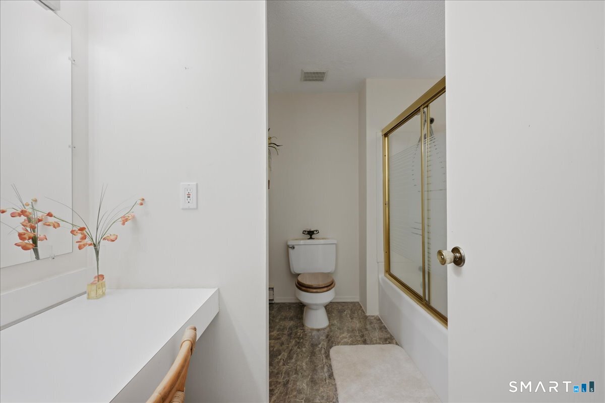 592 Shennecossett Road, Unit D86 Groton, CT 06340 - Photo 17 of 32