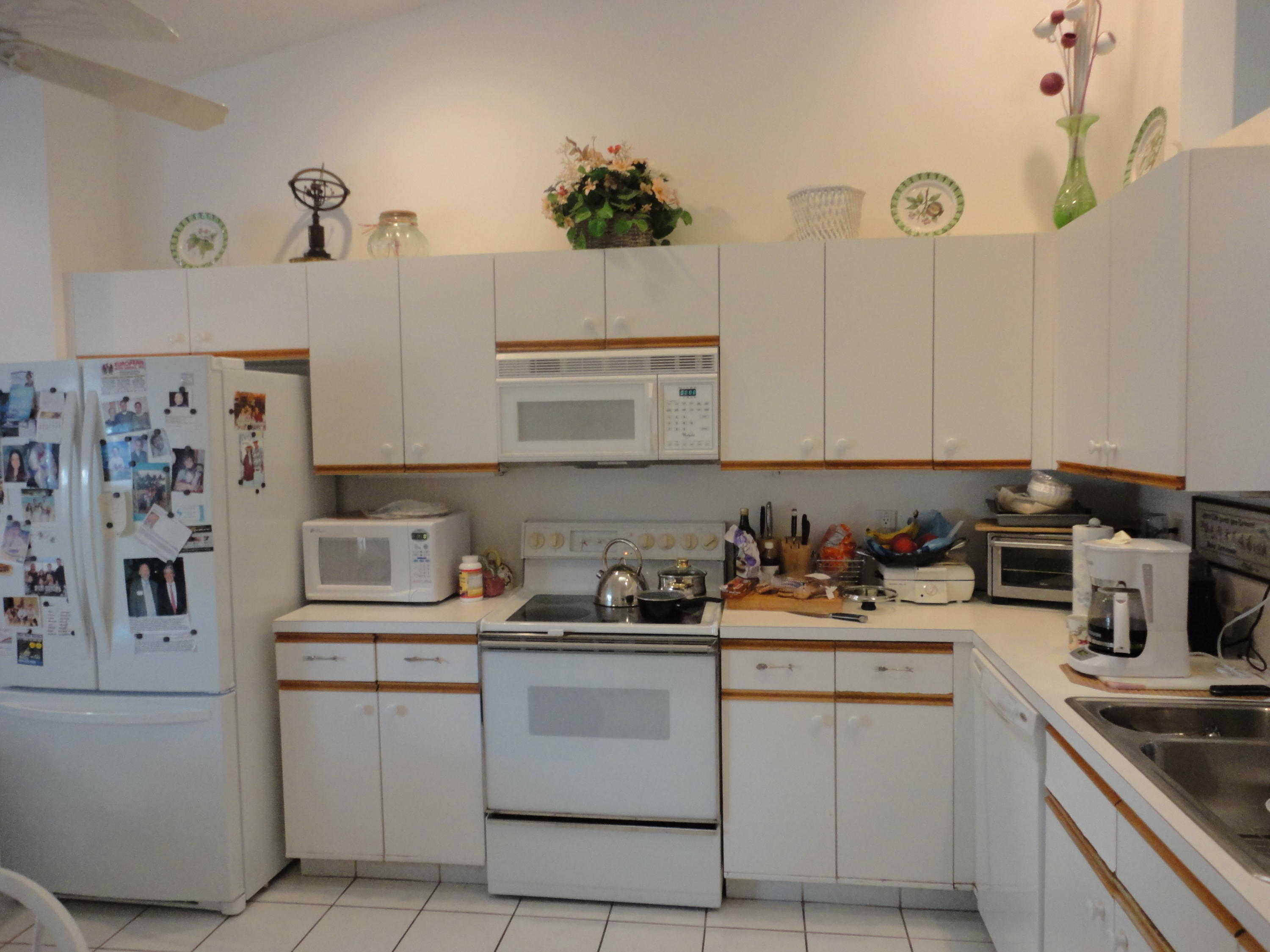 8227 Springlake Drive, Unit B Boca Raton, FL 33496 - Photo 2 of 23 Kitchen