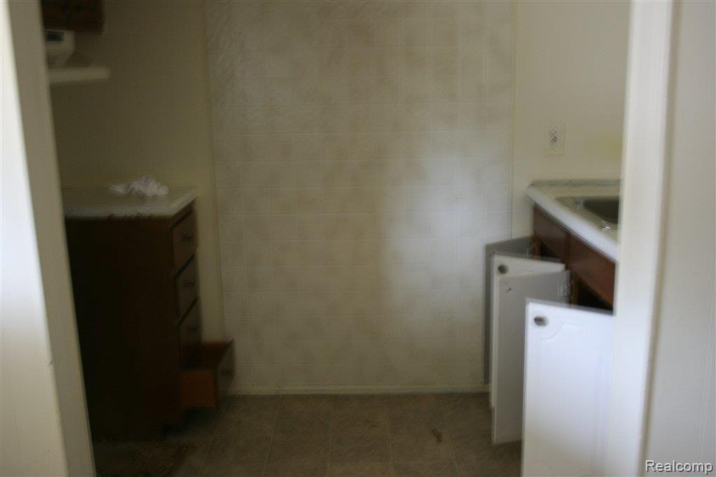 43796 Harris Road Belleville, MI 48111 - Photo 9 of 16 IMG_2225 - Copy.JPG