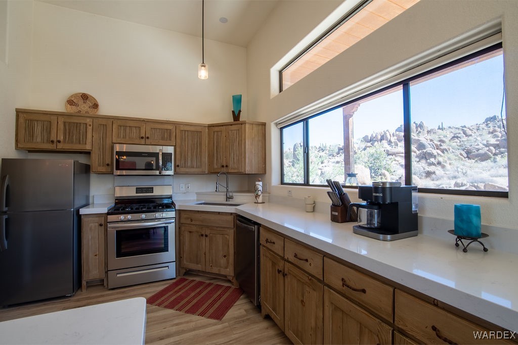19255 South Gold Mine Road Yucca, AZ 86438 - Photo 20 of 50 Kitchen