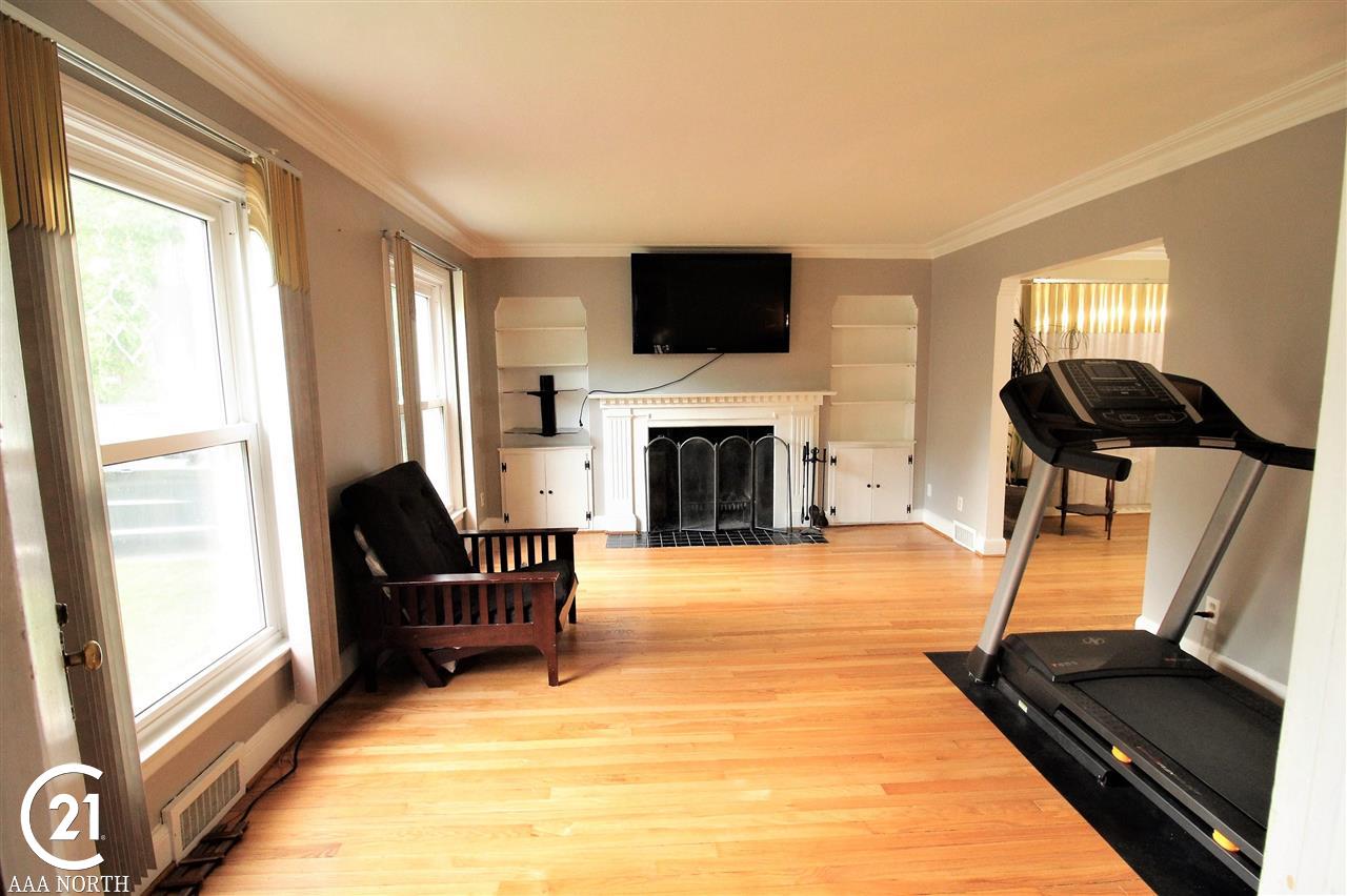 5084 Yorkshire Road Detroit, MI 48224 - Photo 4 of 28 50042376-3.JPG