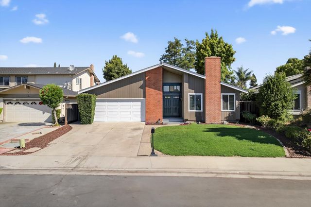 a view of a house with a yard and plants