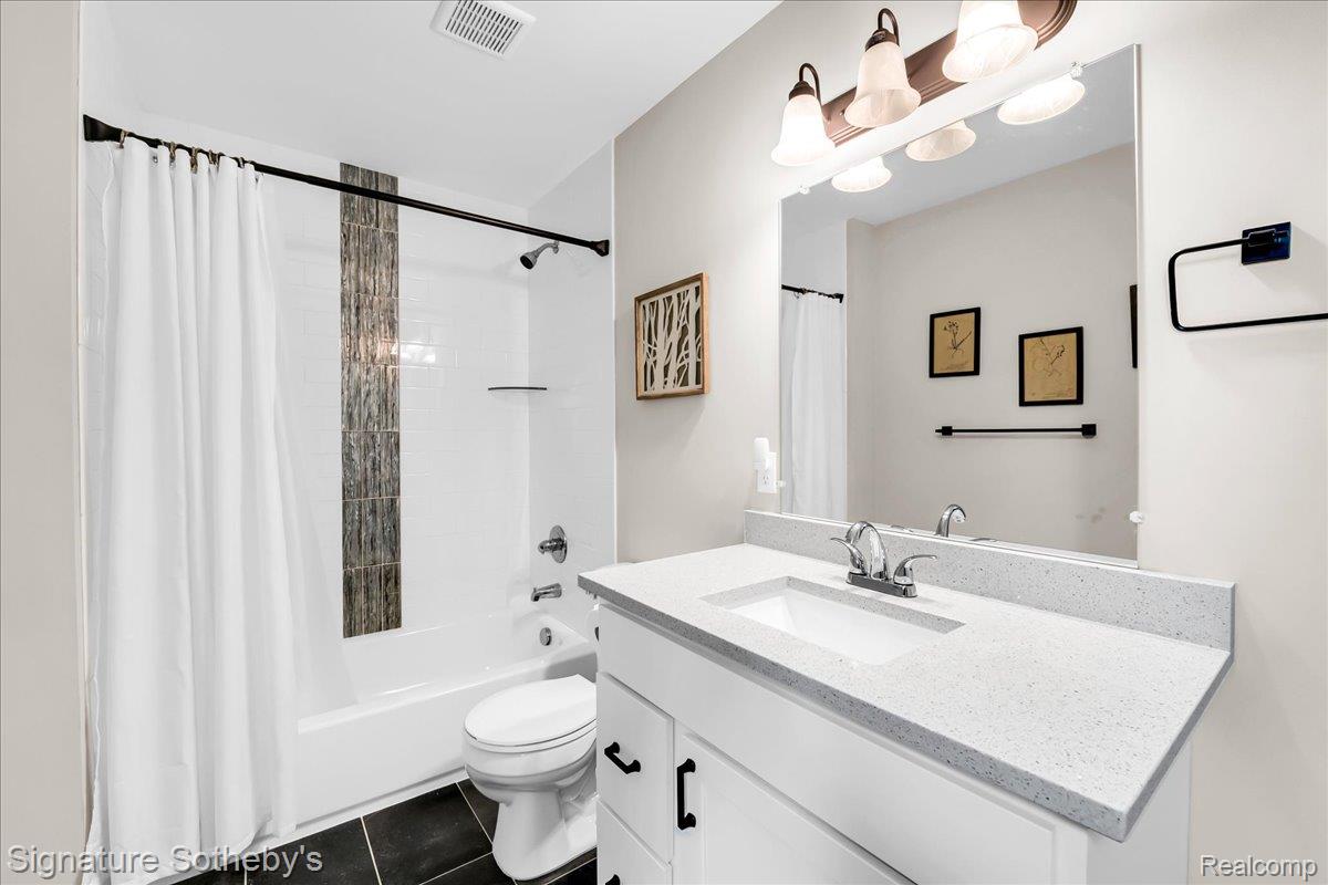 3210 Harvard Road Royal Oak, MI 48073 - Photo 15 of 21 20-3210 Harvard Rd-20.jpg