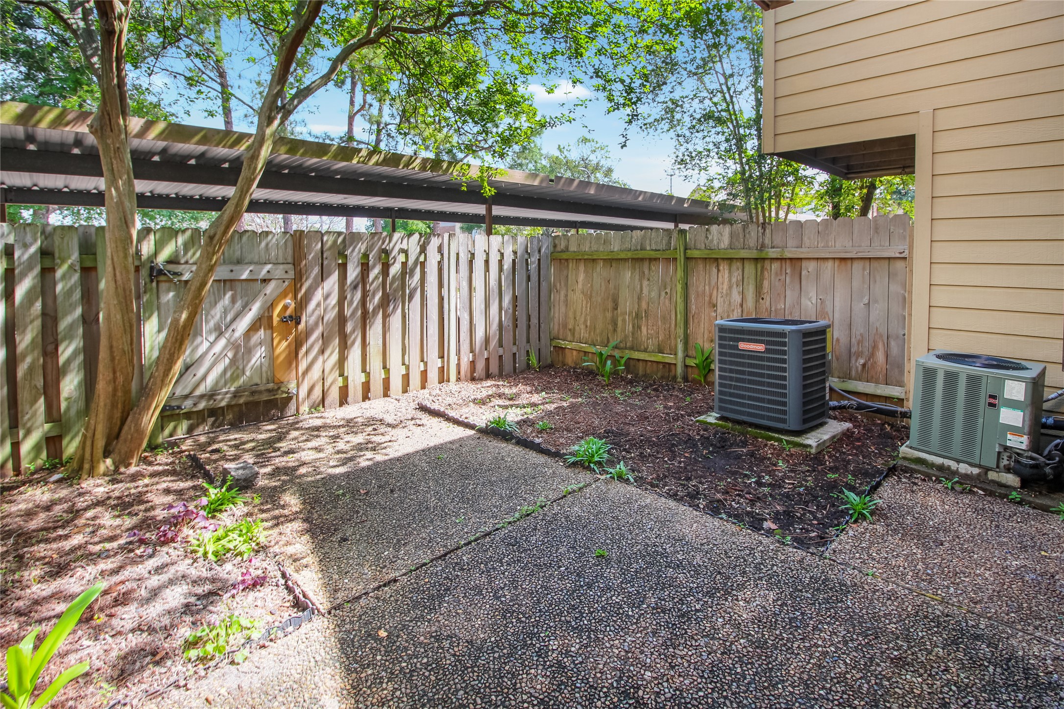 1500 Sandy Springs Road, Unit 69 Houston, TX 77042 - Photo 25 of 32 Backyard Patio
